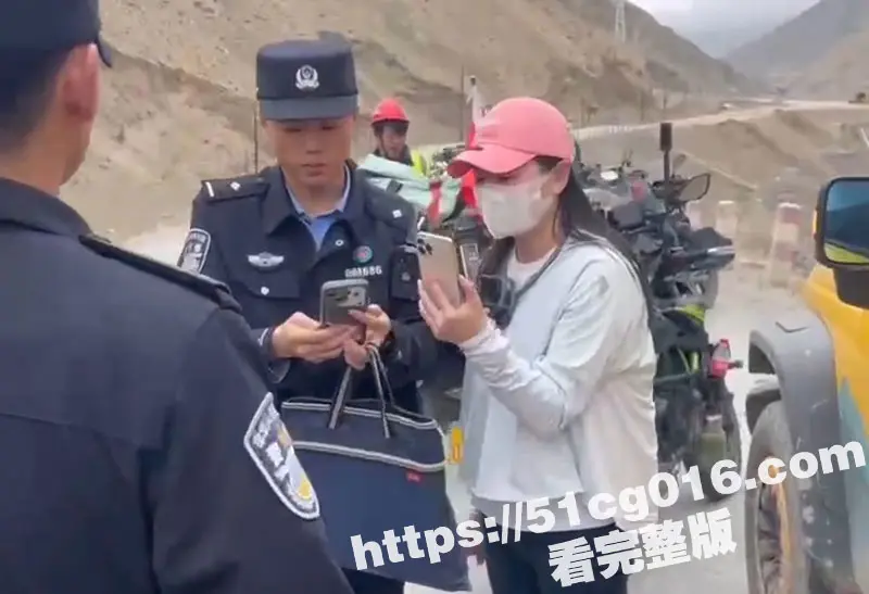 坦克300女车主在219国道故意溅摩托车一身泥!被截停后拒绝下车 还委屈哭着寻求民警的保护! 图4