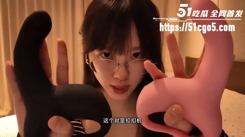 性爱女讲师 卯哥 亲身玩具测评 扣扣机疯狂攻击G点 爽到现场尿失禁! 图2