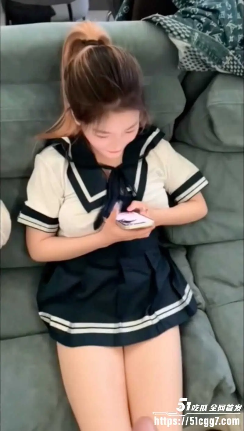 约炮大神 总华探长的小狗 拿下极品清纯女大 害羞小白兔被调教吞精 肥臀坐屌肉感疯狂翻滚! 图1