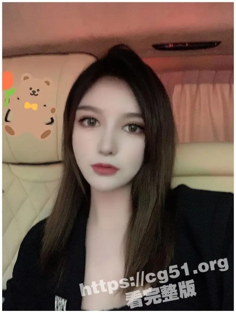 山东淫妻性爱狂带你体验淫荡巅峰！娇妻带女闺蜜一起服侍自己老公 双飞爆操内射女闺蜜！ 图1