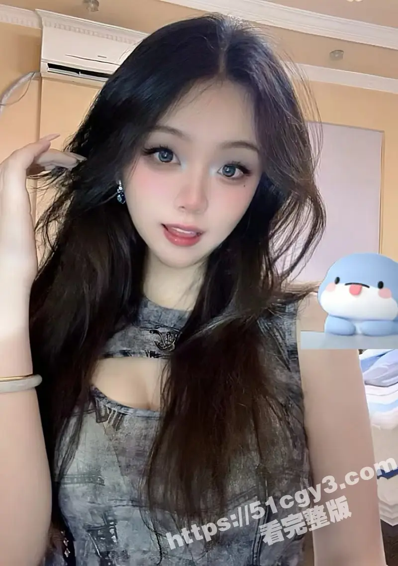 海角乱伦大神 和小嫂子的春天 小嫂子的丝袜是我撕烂的 楼道里是我干的 到家撅屁股也是我囊的! 图2