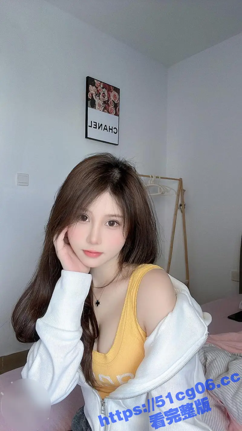 海角大神 姐姐的奶味 送给姐姐一件情趣内衣过后 趁机干了老姐屁眼 并且无套内射 图2