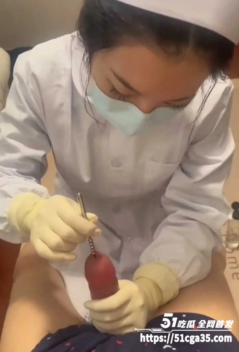 男人最爽的SM调教玩法 尿道责 纯情小护士撸动主人肉棒 将金属棒齐根插入龟头马眼 感官刺激超强！ 图4