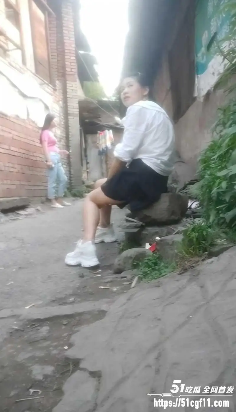 城中村扫街实录 韵味人妻性感少妇应有尽有 百元价位任君挑选！ 图2
