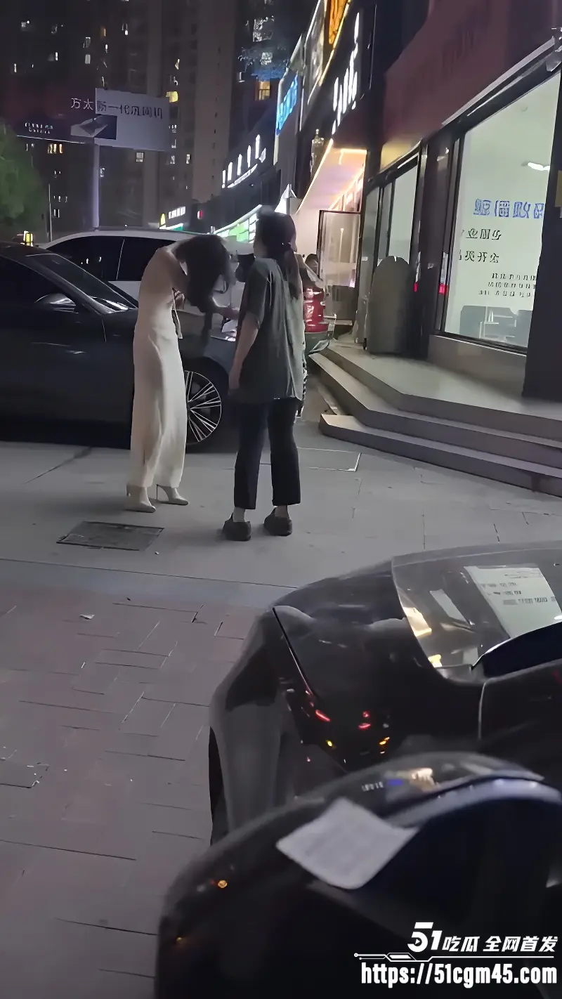 湖南邵阳 深夜上演捉奸大戏 彪悍原配街头狂拽小三头发 拖地拉扯彻底失控！ 图7