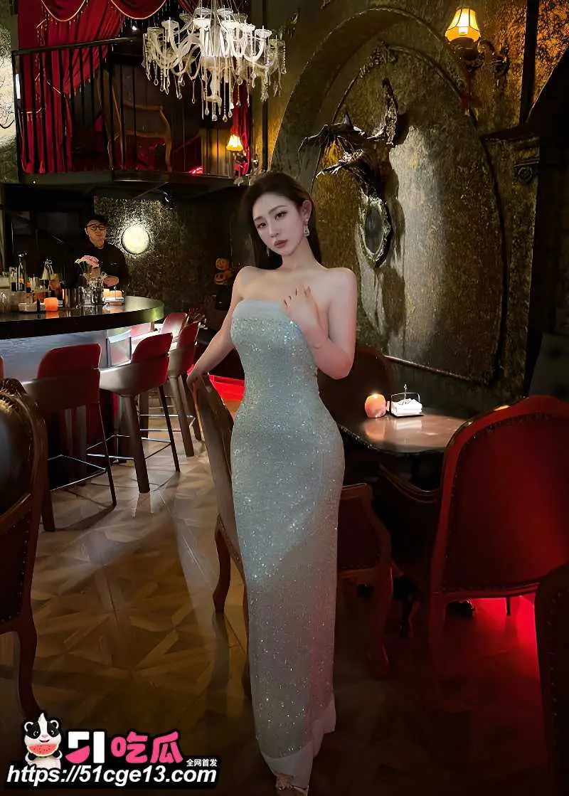 抖音网红 不爱笑的赛琳 情趣写真私拍 丰胸肥臀镜头前诱惑展示 揉奶摸穴挑逗你的肾上腺素 图1