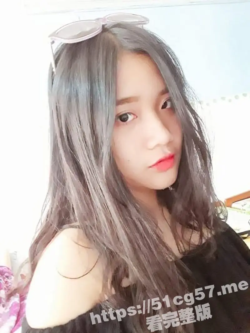 越南极品大奶学妹 颜值很高的反差婊 皮肤白嫩口交技术一流 爆操嫩穴后直接颜射 嫩妹操着就是爽 图1