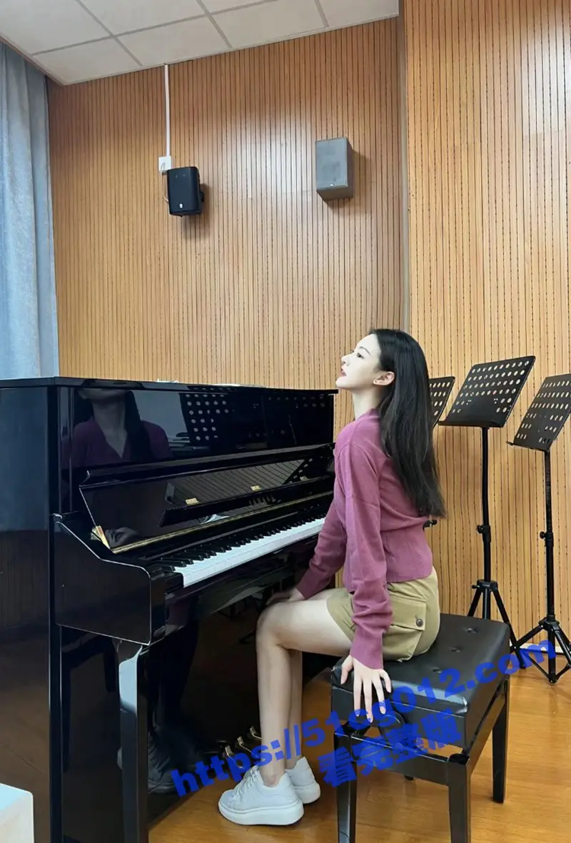 武汉音乐学院音乐教育专业美女 程宇嫣 学校琴房自慰露出 纹身被同学认出曝光! 图3