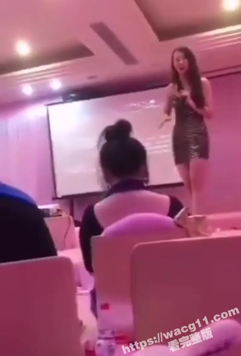叫床技巧公开课 快让你的对象来学 女司机课堂现场 带着几十位少妇一起叫床现场呻吟一片 听得我都受不了! 图1