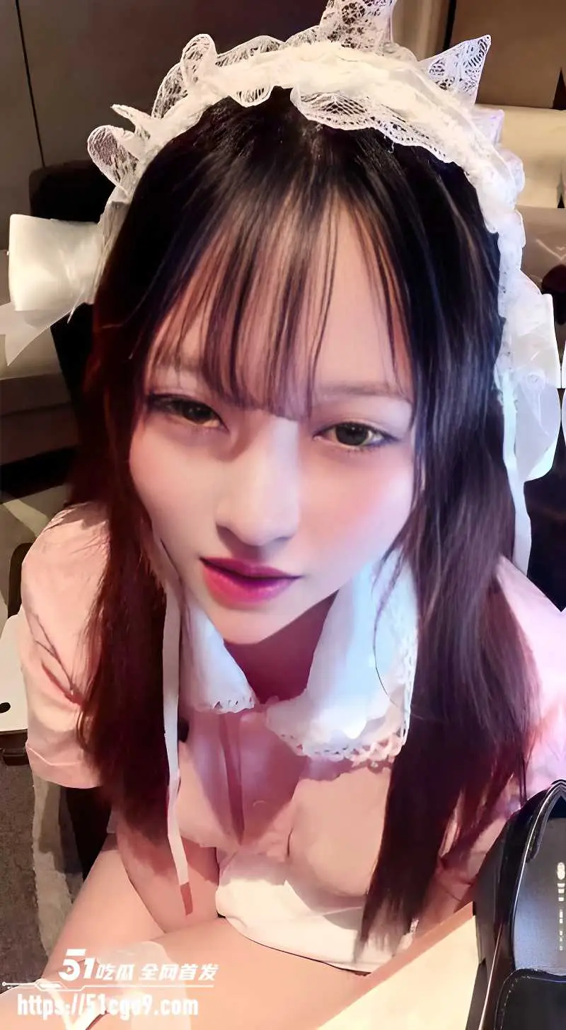 萝莉女主播 琪琪大人 淫语调教 粉色制服白丝玉足诱惑 表情淫靡视觉观感拉满 图1