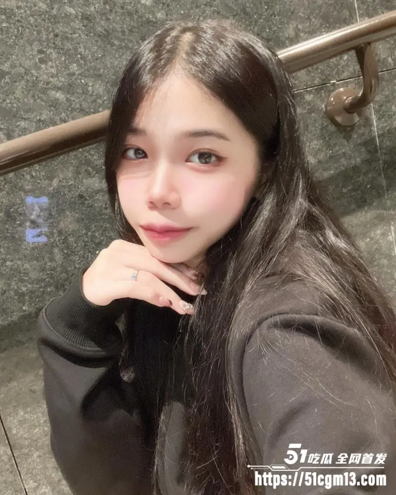 马来西亚反差婊 杨薇恩 与男友调教私拍 踩头扣穴暴力摧残美乳粉穴 后入打桩被操到一直求饶 图2