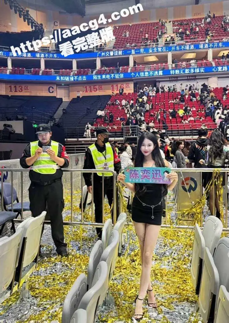 清纯女大学生 为求 陈奕迅 演唱会门票 不惜千里送逼 吃鸡的样子十分熟练 清纯女神私下也是个反差婊啊 图1