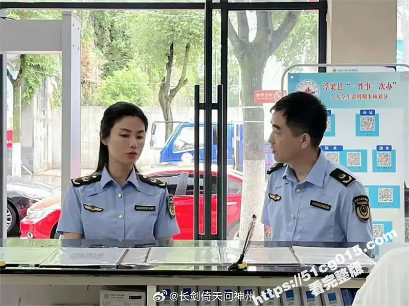 史上颜值最高的美女官员落马!江西浮梁市监局局长 李彬 被双规!偷情视频曝光 原来美女局长是靠骑上去的 图11