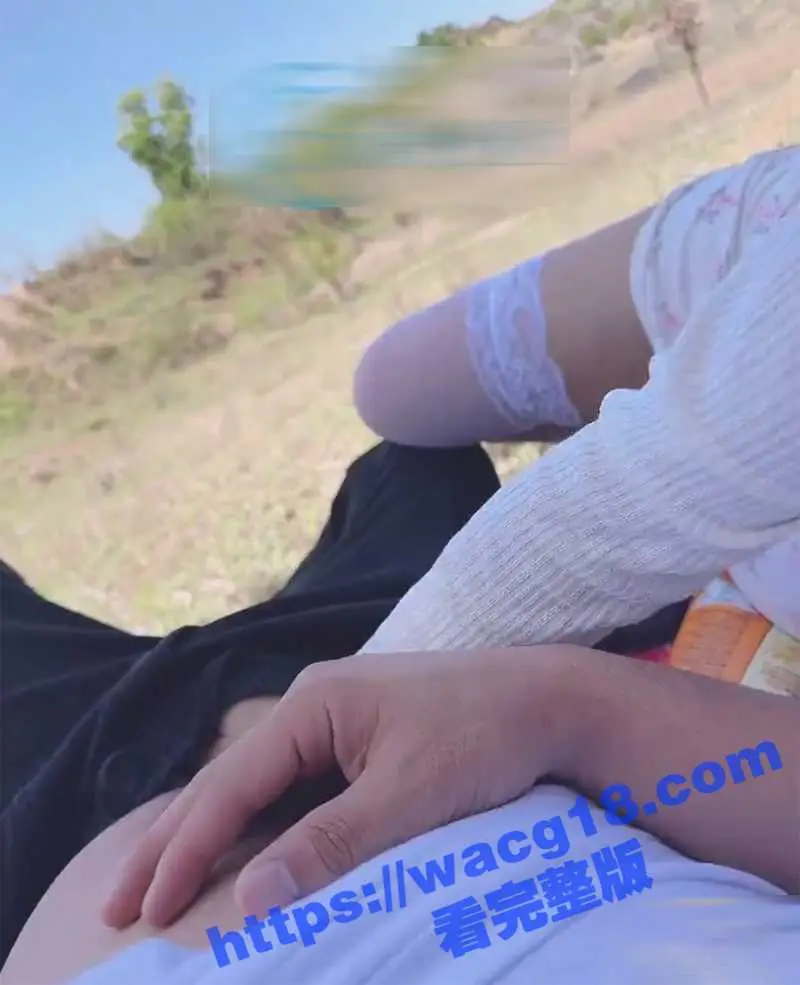 海角兄妹乱伦怀孕在身的骚妹妹让我给她解痒 小骚货的性欲无比旺盛!看来户外野炊是妹妹的谎言啊! 图1