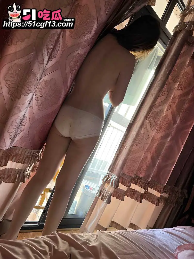 网友曝光 广东骚货前女友 足交技艺一流 身着开档丝袜 柔软足底抚慰肉棒 图6