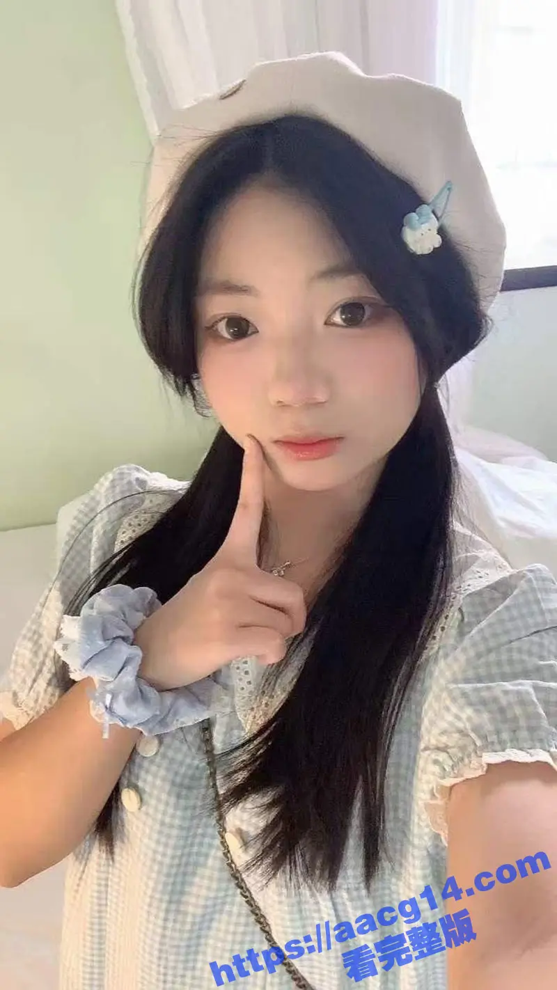 山东济南王柳青 清纯嫩妹 为了钱被死胖子包养 每天在家各种玩弄 诱人情趣跪地口交激情爆操 图1