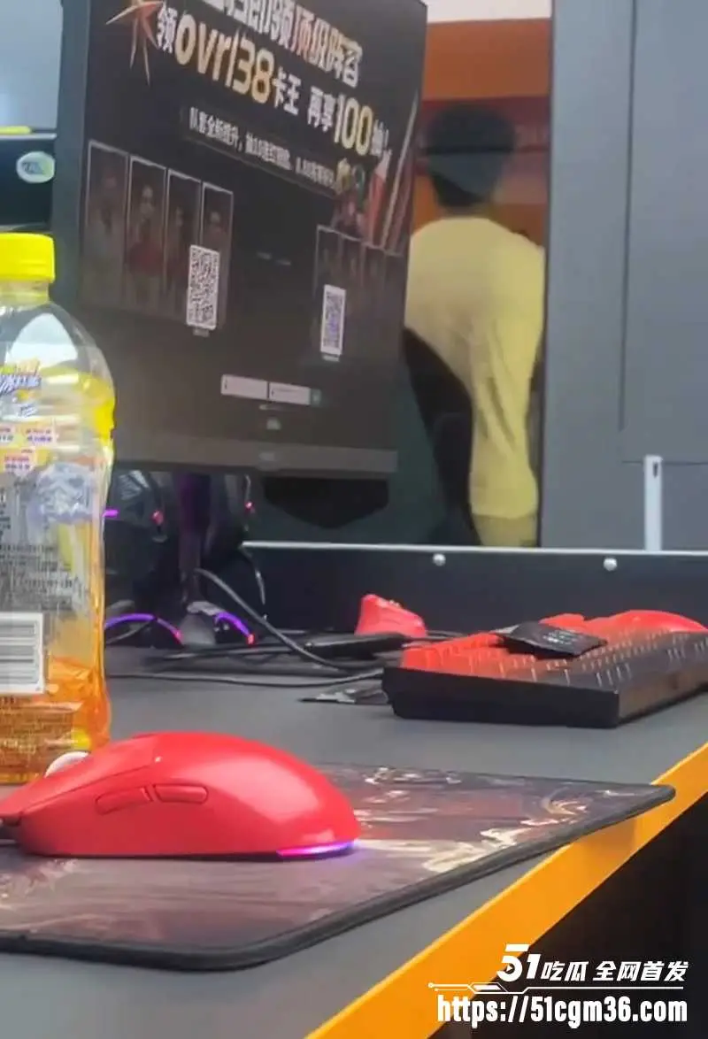 成都情侣网吧单间偷欢 后入骑乘酣畅啪啪 隔壁兄弟全程偷录叫好 图1
