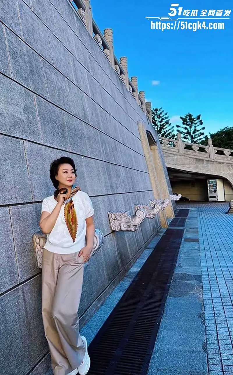 京剧第一美人 李胜素 被粉丝群曝光搞破鞋 与搭档于魁智暗生情愫 做爱视频火爆流出 相关话题现被全网封禁！ 图6