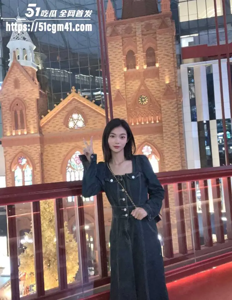 大三母狗 乔知微 私密自拍 大秀雾浴媚姿 水流冲刷粉嫩乳尖 尽显浴间春色! 图3