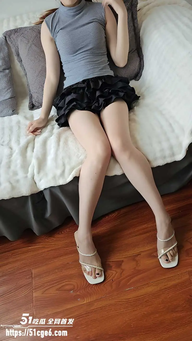 出轨乱伦大戏 嫂子翘臀勾引小叔子 忍不住就地猛干 各种姿势狂野抽插! 图2