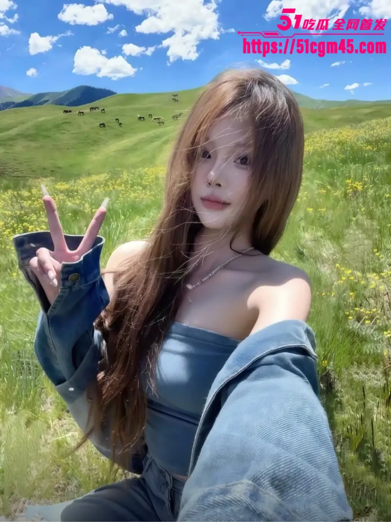 抖音网红 秦淮 一对一定制私拍 制服裸舞风骚诱惑 极致身材淫荡迷人 图2