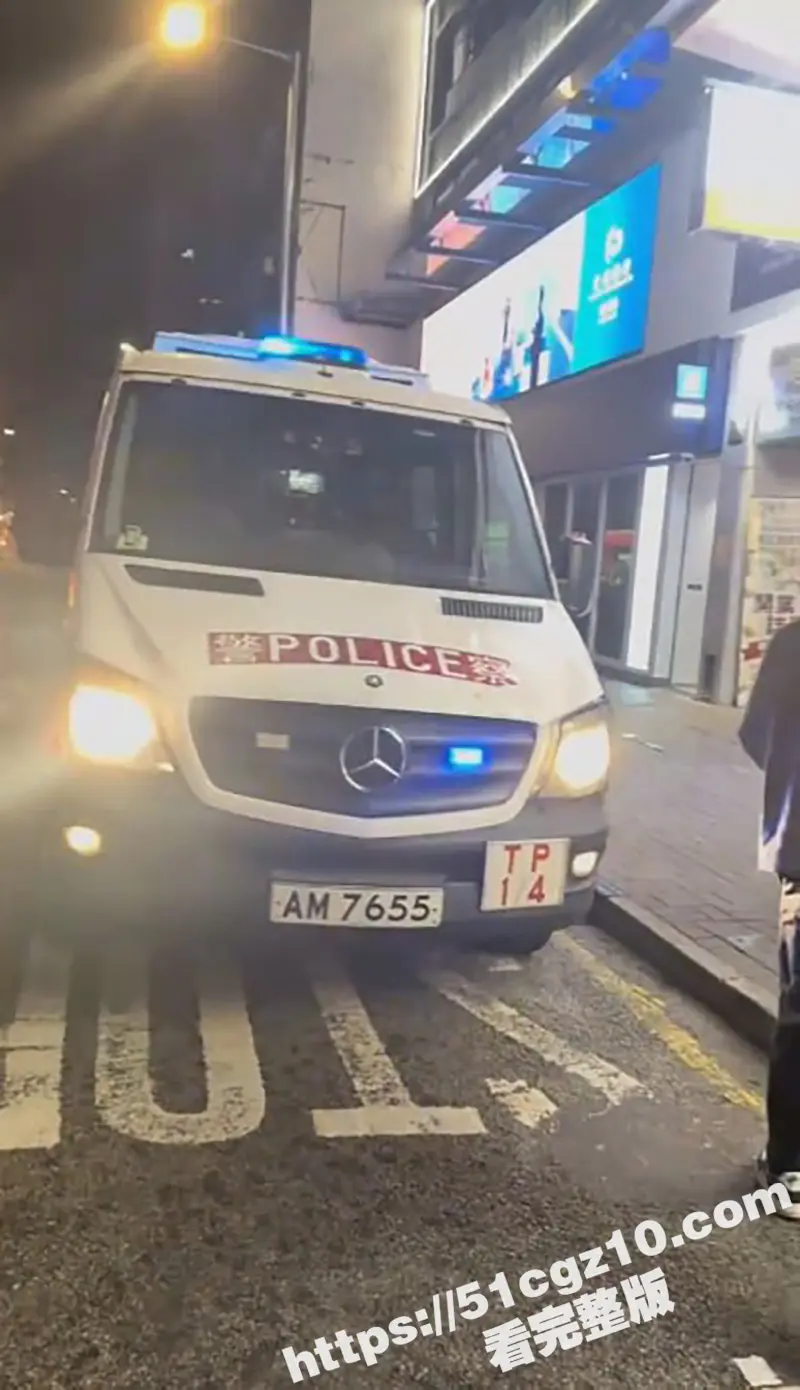 香港发生重大抢劫案 4名男子蒙面持刀及铁锤 闯入上水新丰路南豐珠寶抢劫在大埔失事弃车逃离 现场视频流出! 图5