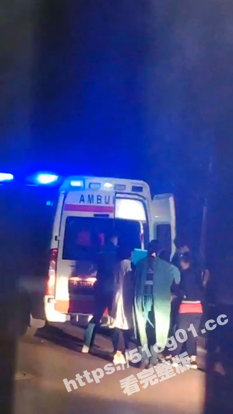今日速报 实事热点 网传大连某高校厕所生娃 连夜被拉入救护车 图1
