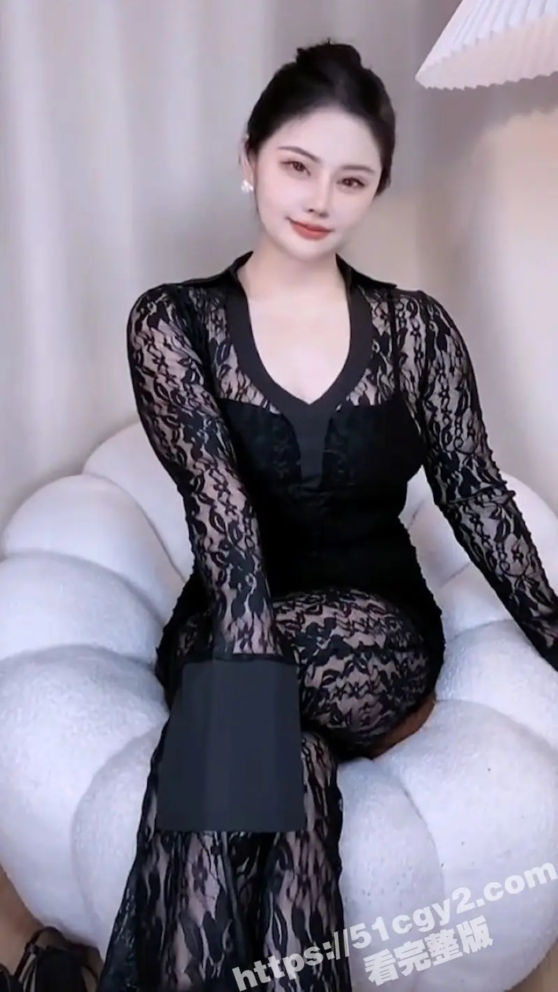 抖音气质少妇 霓娜 定制私拍流出 极品吊钟巨乳让人鼻血狂喷 情趣黑丝道具自慰极具诱惑! 图5