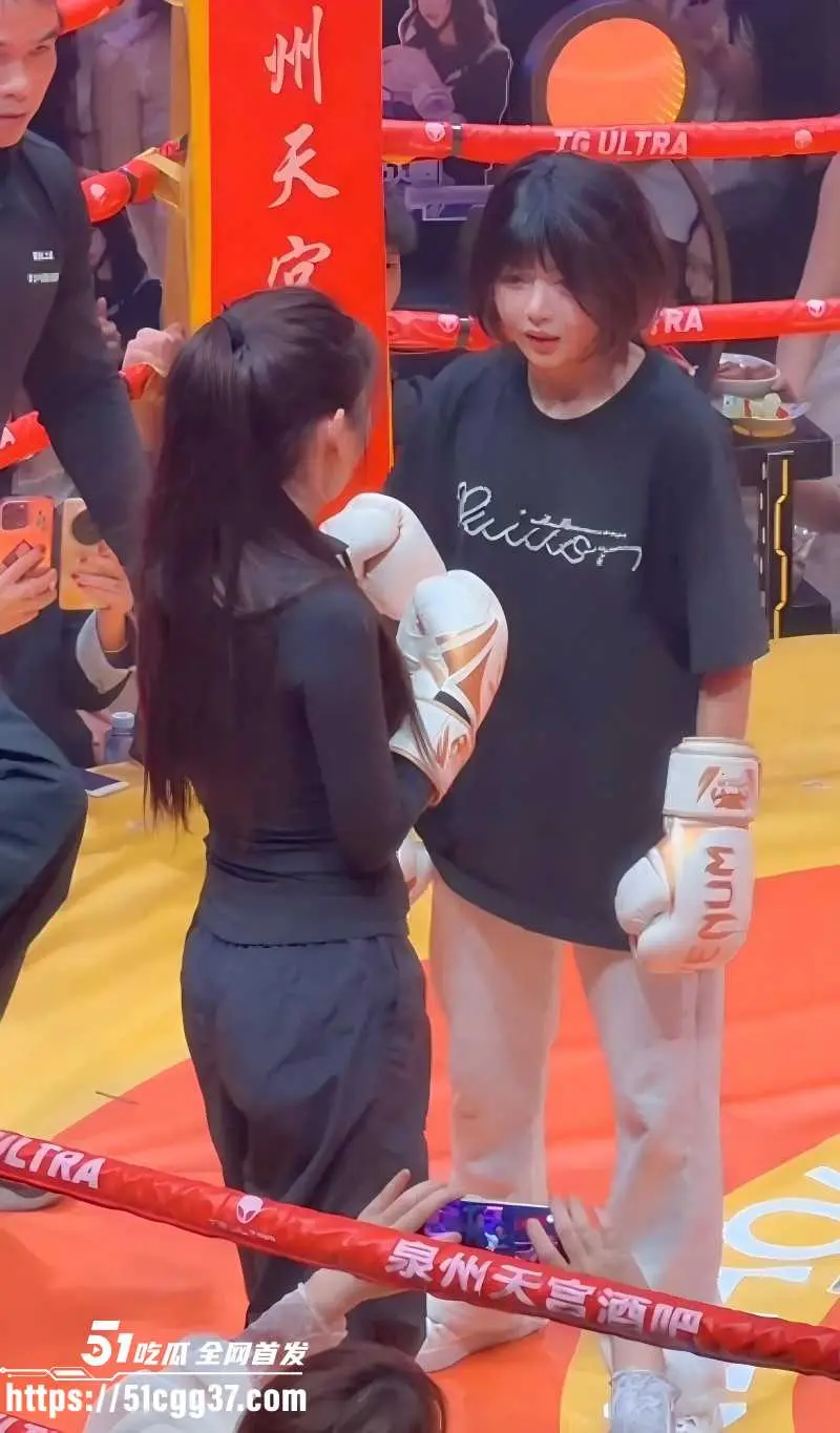 福建泉州天宫酒吧 女子萌萌拳争霸赛 奶露拖PK小程同学 更有2V2大混战 波涛汹涌观众直呼刺激！ 图2