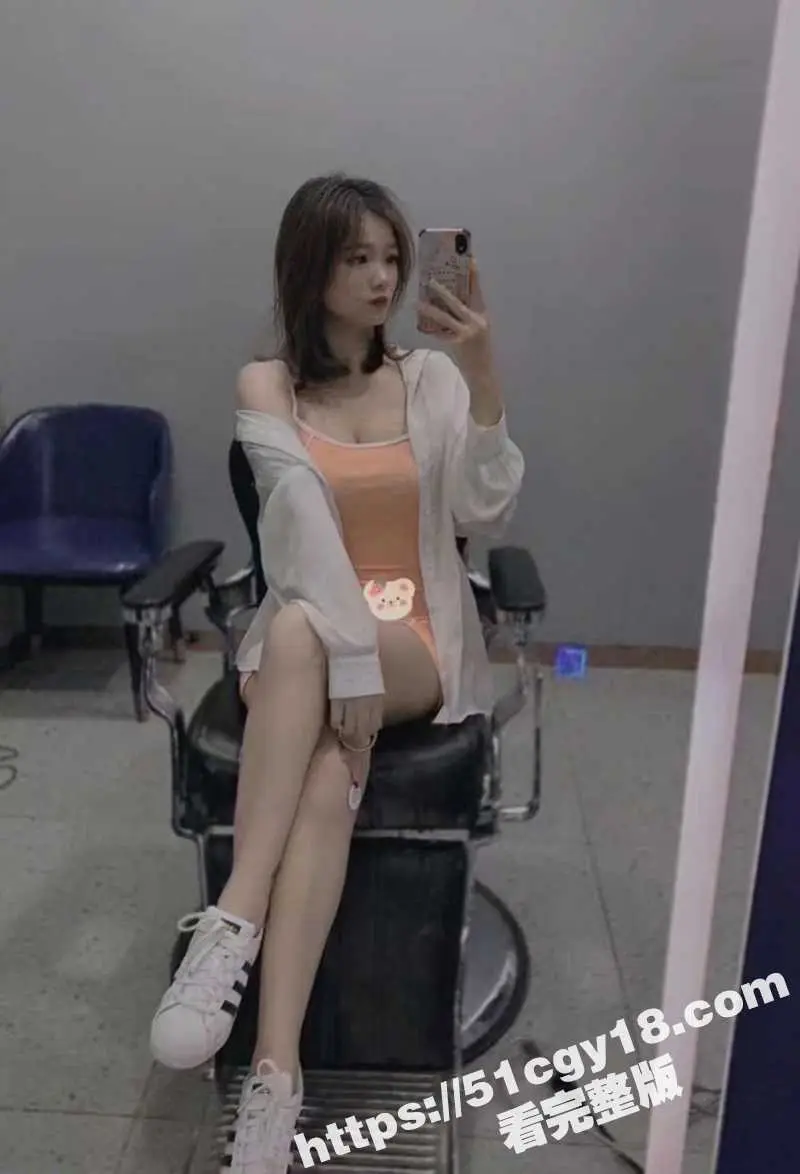 推特恋足大佬约炮超美女神 有逼不操只玩足交!玉足挑逗肉棒 踩踏呻吟不断 恋足控福音! 图4