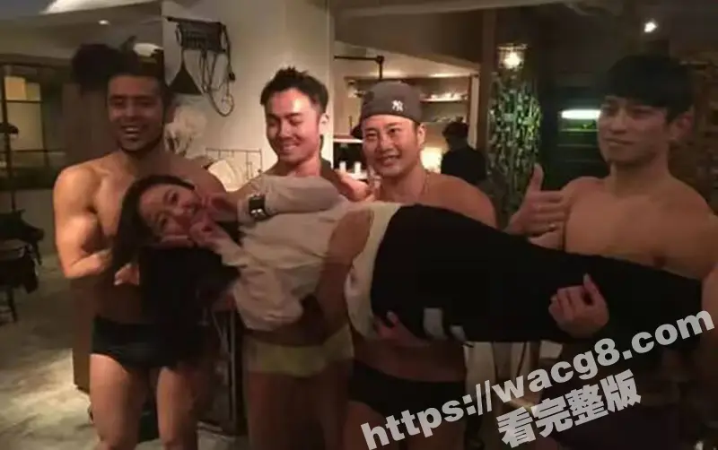 女星林心如39岁生日 经纪人为她找5位男模 赤裸上身表演庆祝 场面暧昧至极 霍建华竟然也被绿了 图2