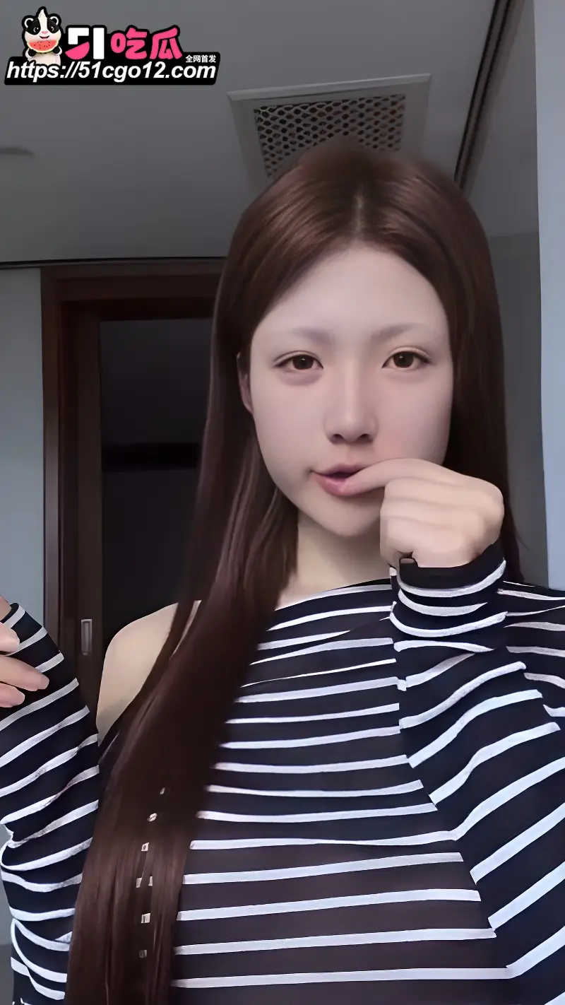 抖音女主播 不经意间走光露点合集 美乳骚穴若隐若现 擦边流量精准拿捏! 图3