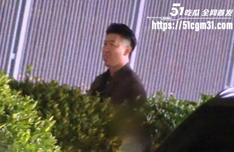 德云社大弟子 曹云金 不雅行为惨遭偷拍 路边放尿车内激吻 私生活混乱形象再次雪崩! 图3