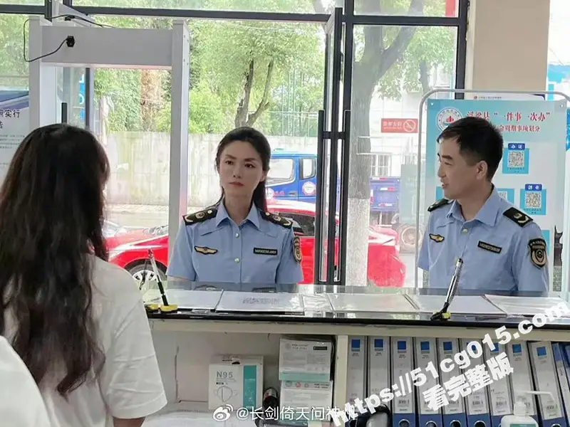 史上颜值最高的美女官员落马!江西浮梁市监局局长 李彬 被双规!偷情视频曝光 原来美女局长是靠骑上去的 图13