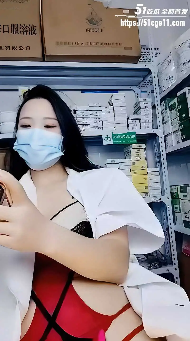 风骚护士 湾湾 上班直播自慰 巨乳肥臀丰满诱人 掰穴自慰 骚得完全没遮掩! 图1