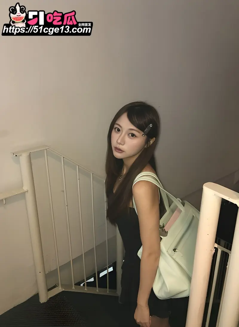 极品网红 Levin 全裸自拍视频 露脸揉奶说骚话 神似母狗求调教 浑身上下骚气逼人! 图2