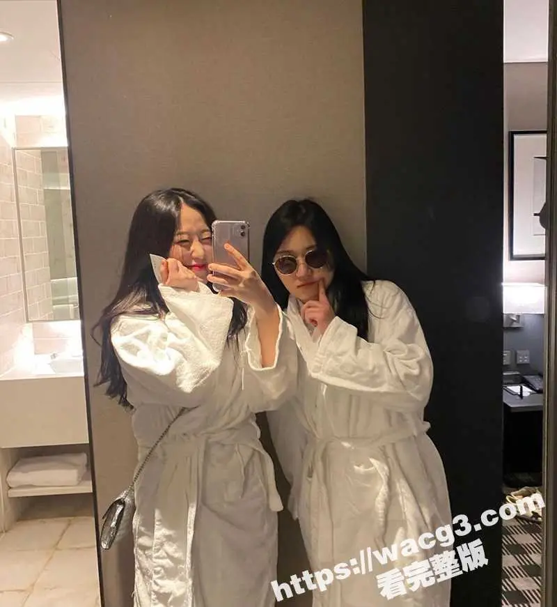 中韩混血黄雯娜高颜值美女 极度反差深情帮男友口交超大声呻吟 女神形象轰然倒塌 图2
