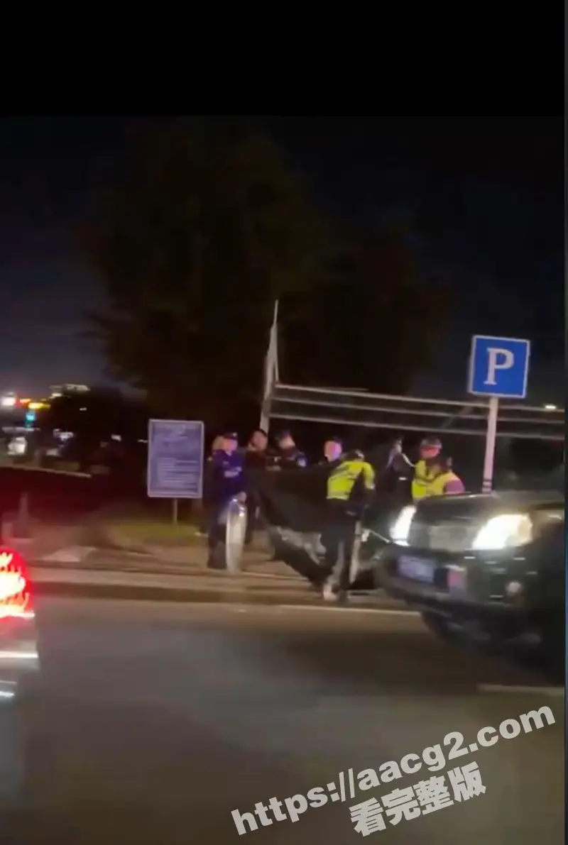 南通小米su7后续!现场多视角拍摄视频及车主反手刀划伤锁喉哥细节曝光 雷总评论区炸锅了 图4