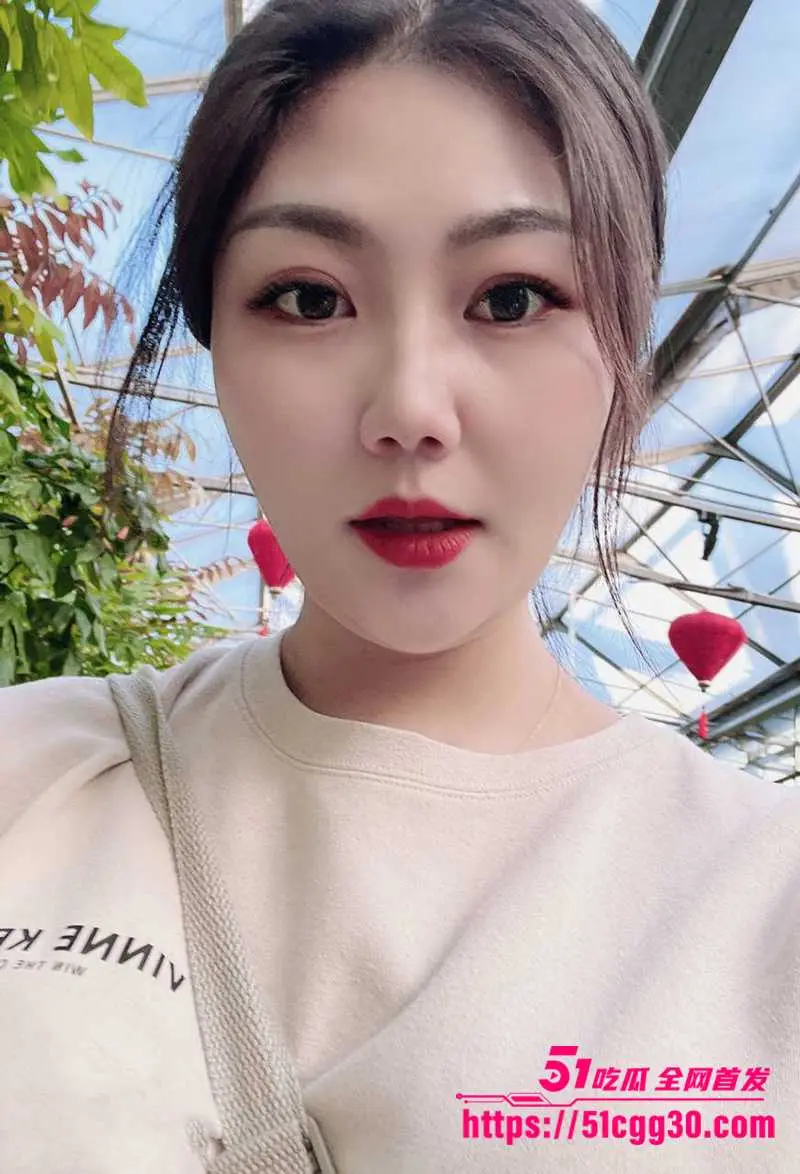 广州美艳人妻 刘钰莹 约炮录露脸做爱视频被曝光 全裸劈腿挨操大奶狂摇 双眼迷离尽情享受偷情刺激! 图3
