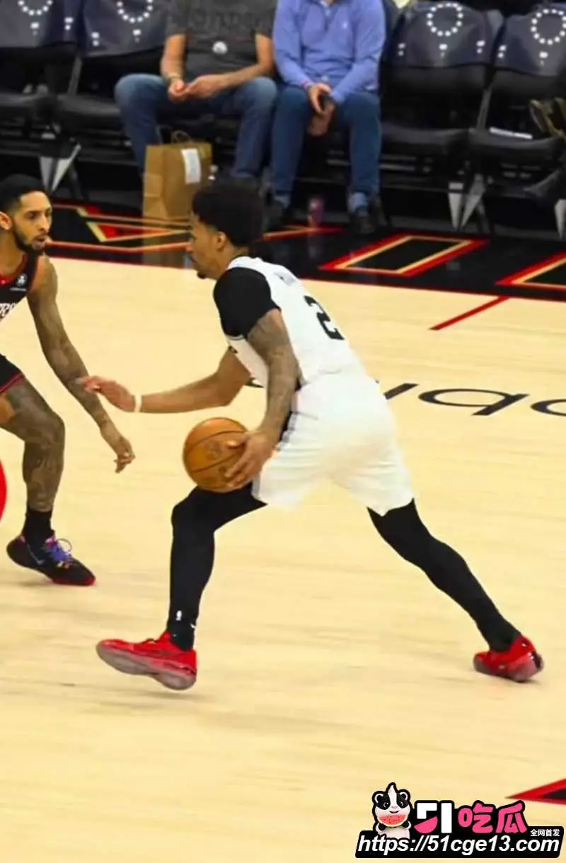 马刺榜眼 哈珀 陷入双向出轨互绿风波 NBA模范情侣人设崩塌 休赛期大瓜引爆外网 图5