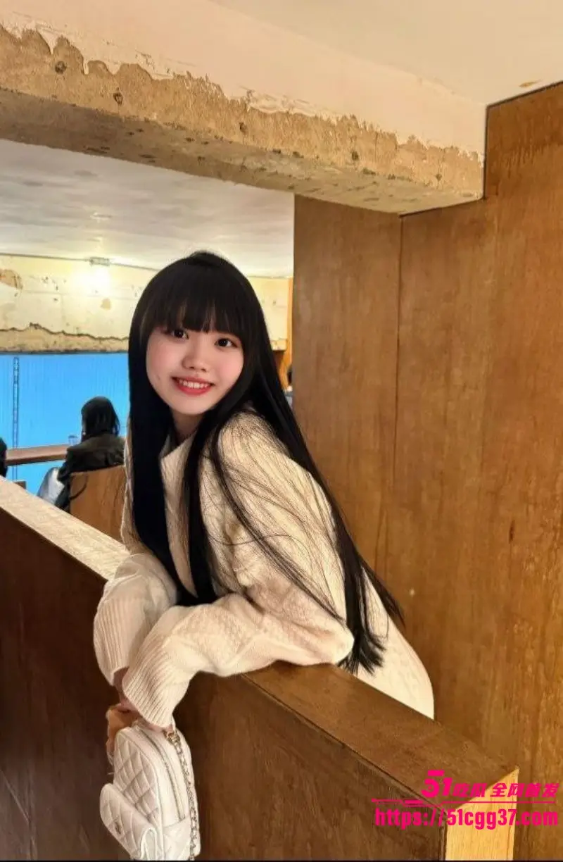 广西精神小妹 龙冰瑶 裸贷视频流出 为了给男友买手机主动露出酮体供人调教 美乳粉穴蹂躏玩弄 尺度直接冲爆! 图3