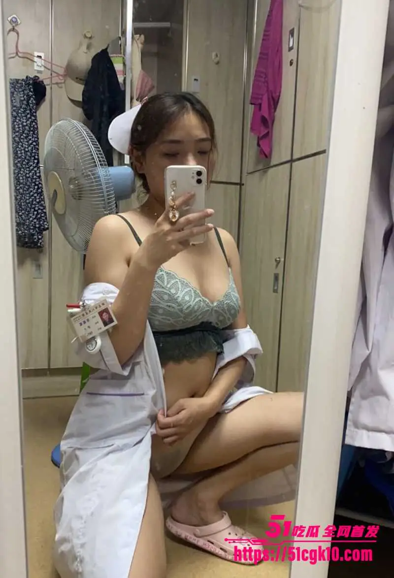 山西人民医院小护士 郑馨瑶 不雅视频流出!被金主调教暴露母狗本性 专玩无套肛交 后入骑乘刺激无比! 图4