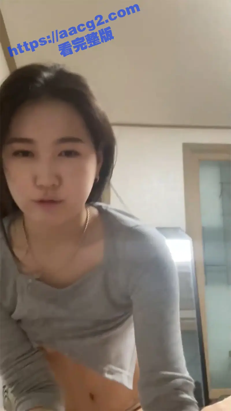 约炮爱笑的极品人妻 身材性感颜值端庄 笑起来超好看 背着老公来偷情 一边吃鸡一边笑 太反差了 图2
