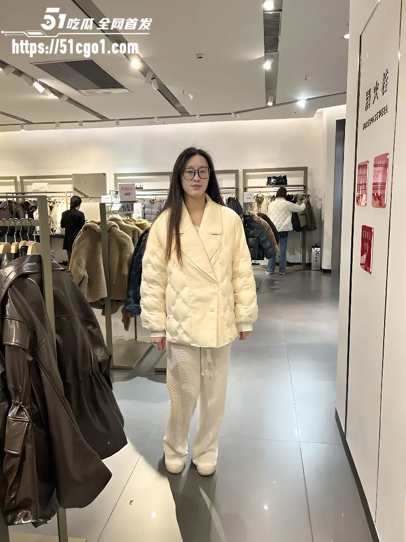 十个眼镜九个骚 江西武功山眼镜妹 赵艺欣 反差骚浪私密视频流出 太会玩了！ 图4