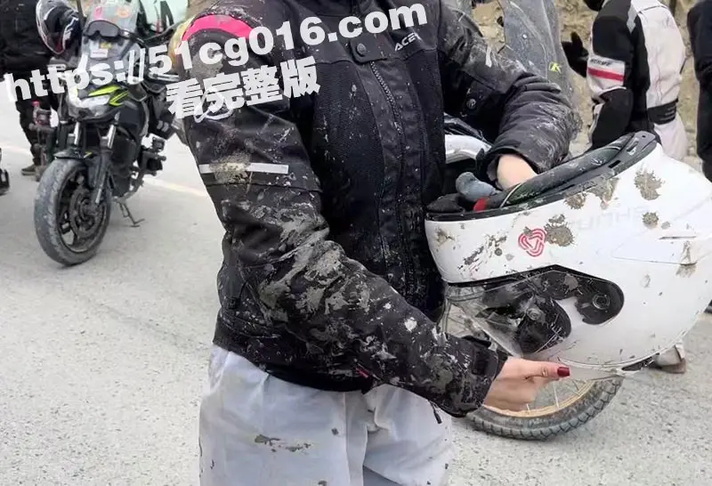 坦克300女车主在219国道故意溅摩托车一身泥!被截停后拒绝下车 还委屈哭着寻求民警的保护! 图10