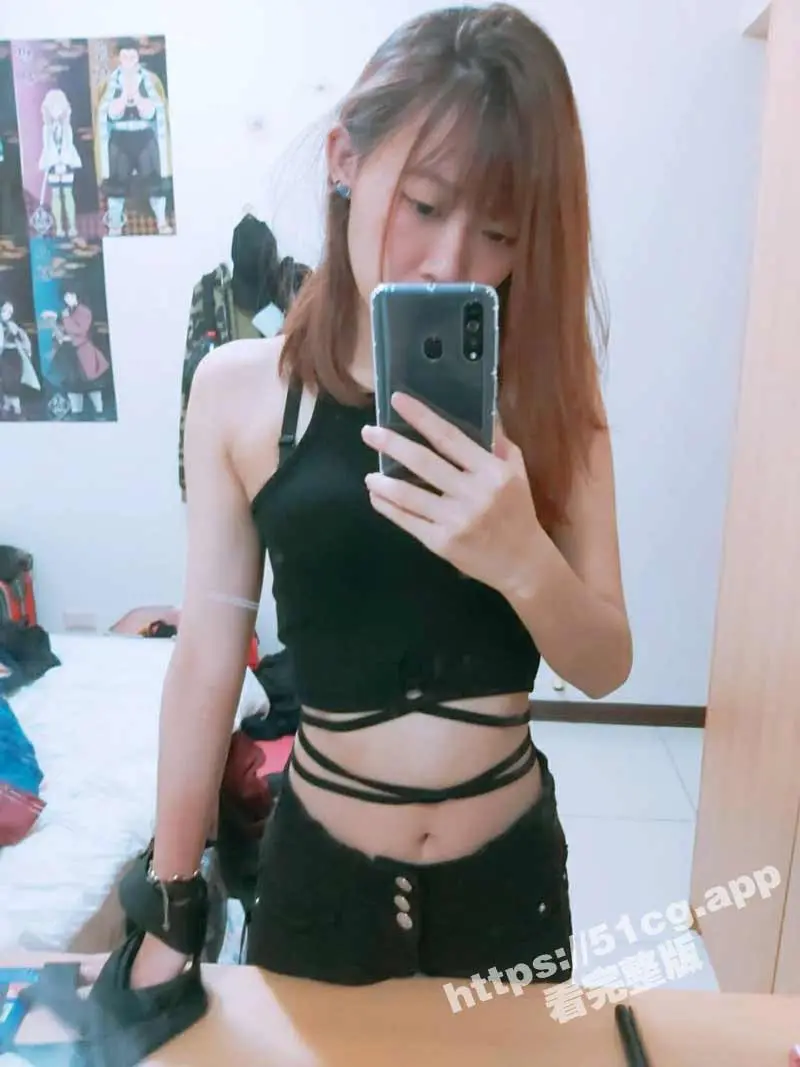PUA大神网撩反差学生妹 露脸自拍紫薇视频给对方看 淫荡本性视图被曝光 图1