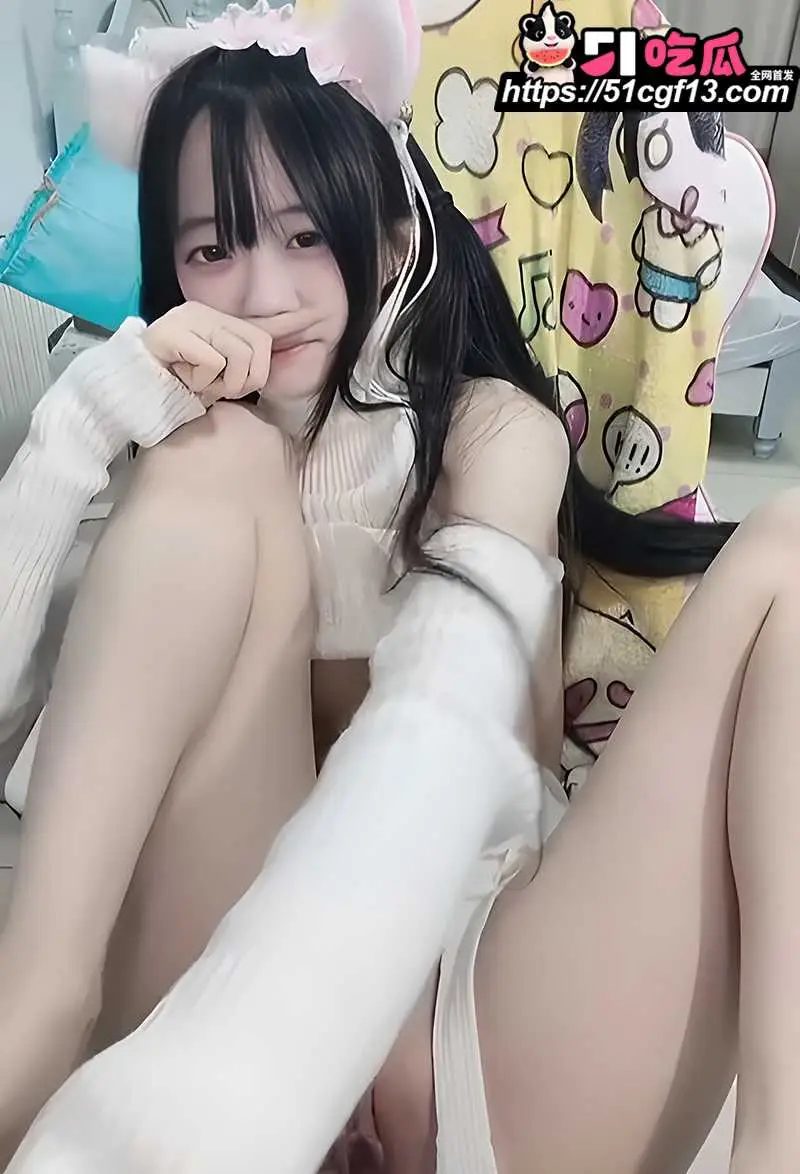 双马尾嫩妹性爱直播 美乳圆润诱人舔屏 跳蛋自慰跪舔肉棒 白虎嫩穴被狠操开发 图3
