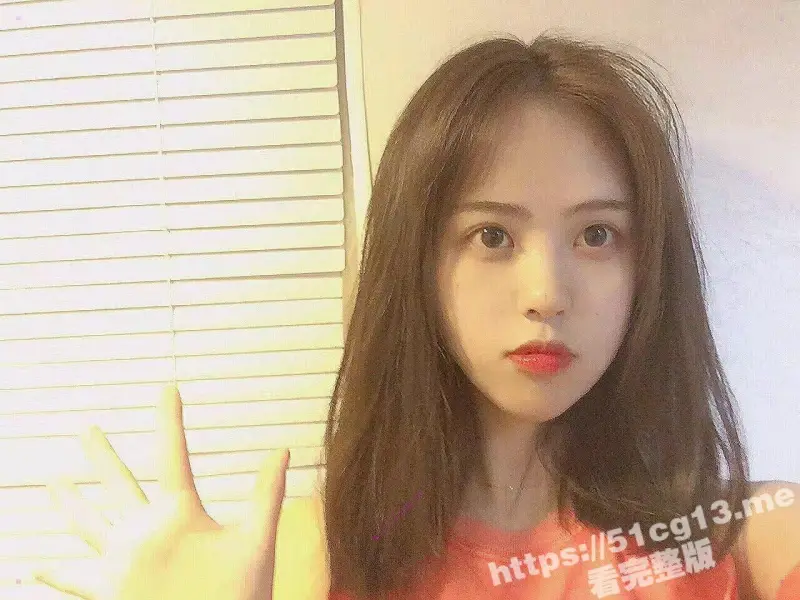 台湾世新学妹 清纯妹子无套啪啪自拍视频被无情泄密 反差妹子真骚 图1