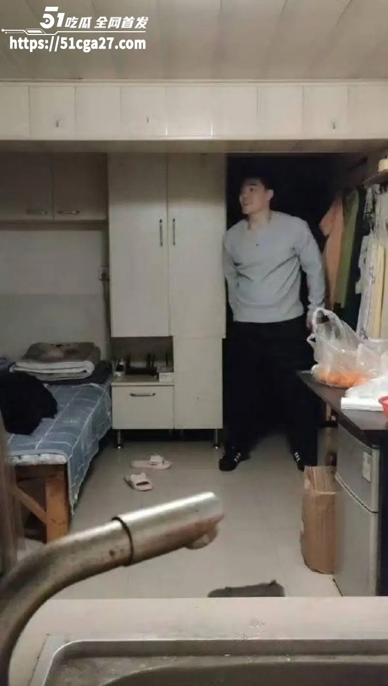 TS伪娘阿红劲爆大瓜!油腻大叔浓妆艳抹 专约帅气直男小伙 毒龙口爆后入肛穴 榨精堪比职业骚鸡! 图5