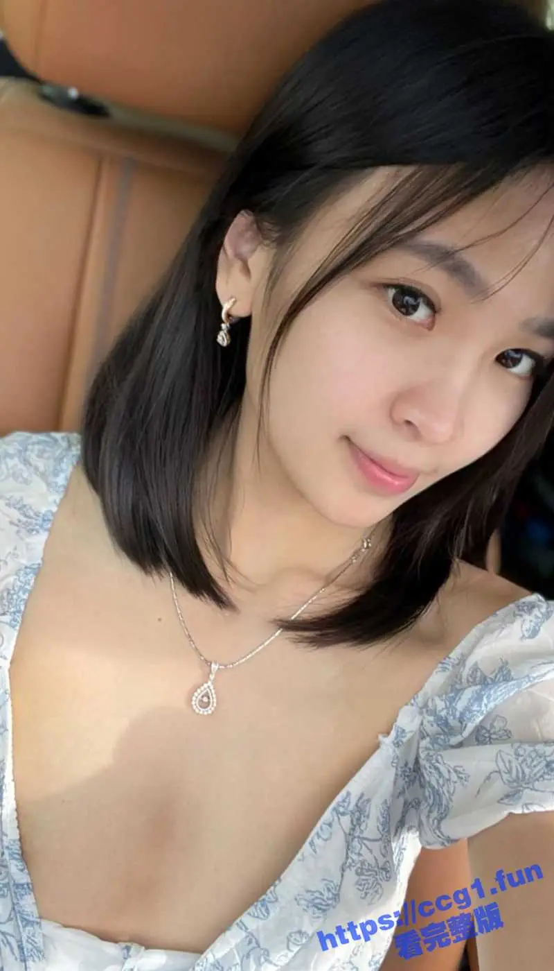 成都极品伴游母狗 尚官慧 陪玩期间主动调情足交勾引 一人被操不爽 叫上姐妹一起来双飞！ 图1